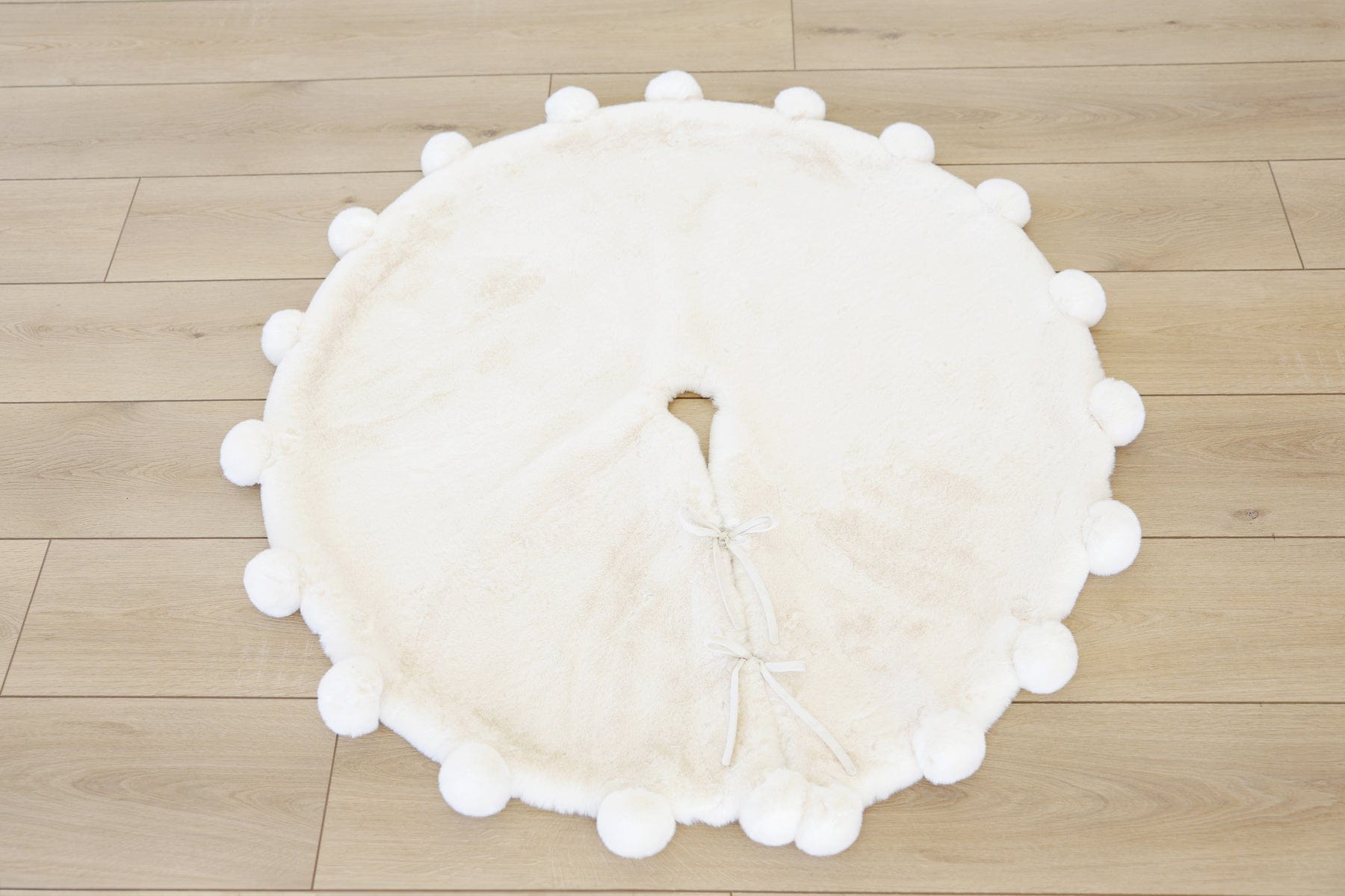 Cream | Tree Skirt