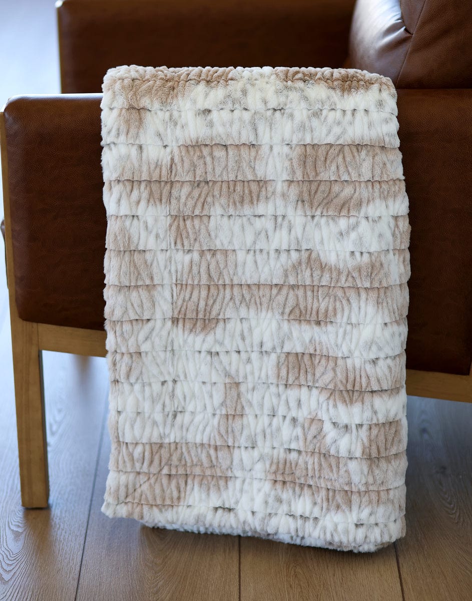 Sandra Plush Blanket