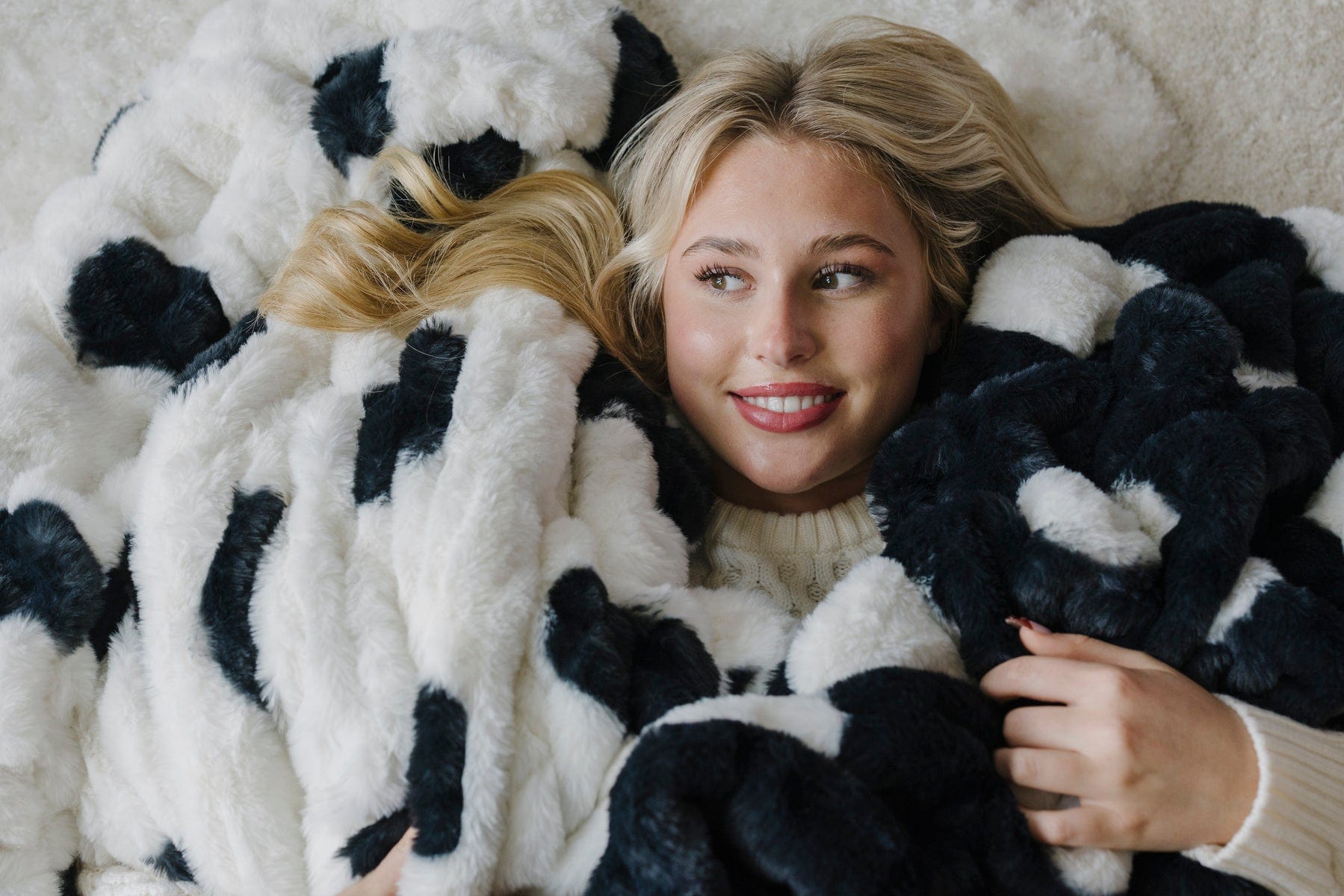 Hugs Polka Dot Black Blanket