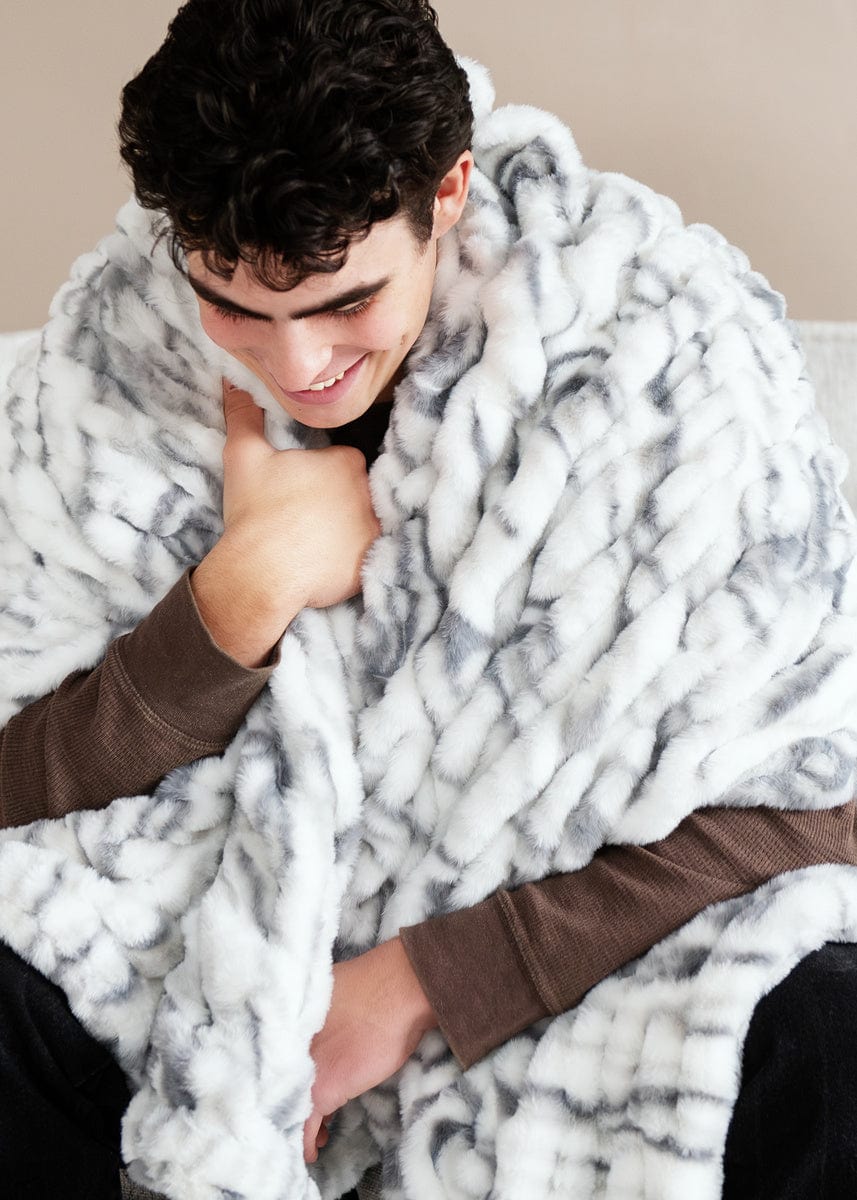 Hugs Marble Pewter Blanket