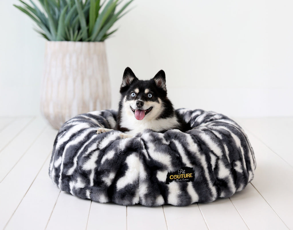 Cloudy Day Black Pet Bed