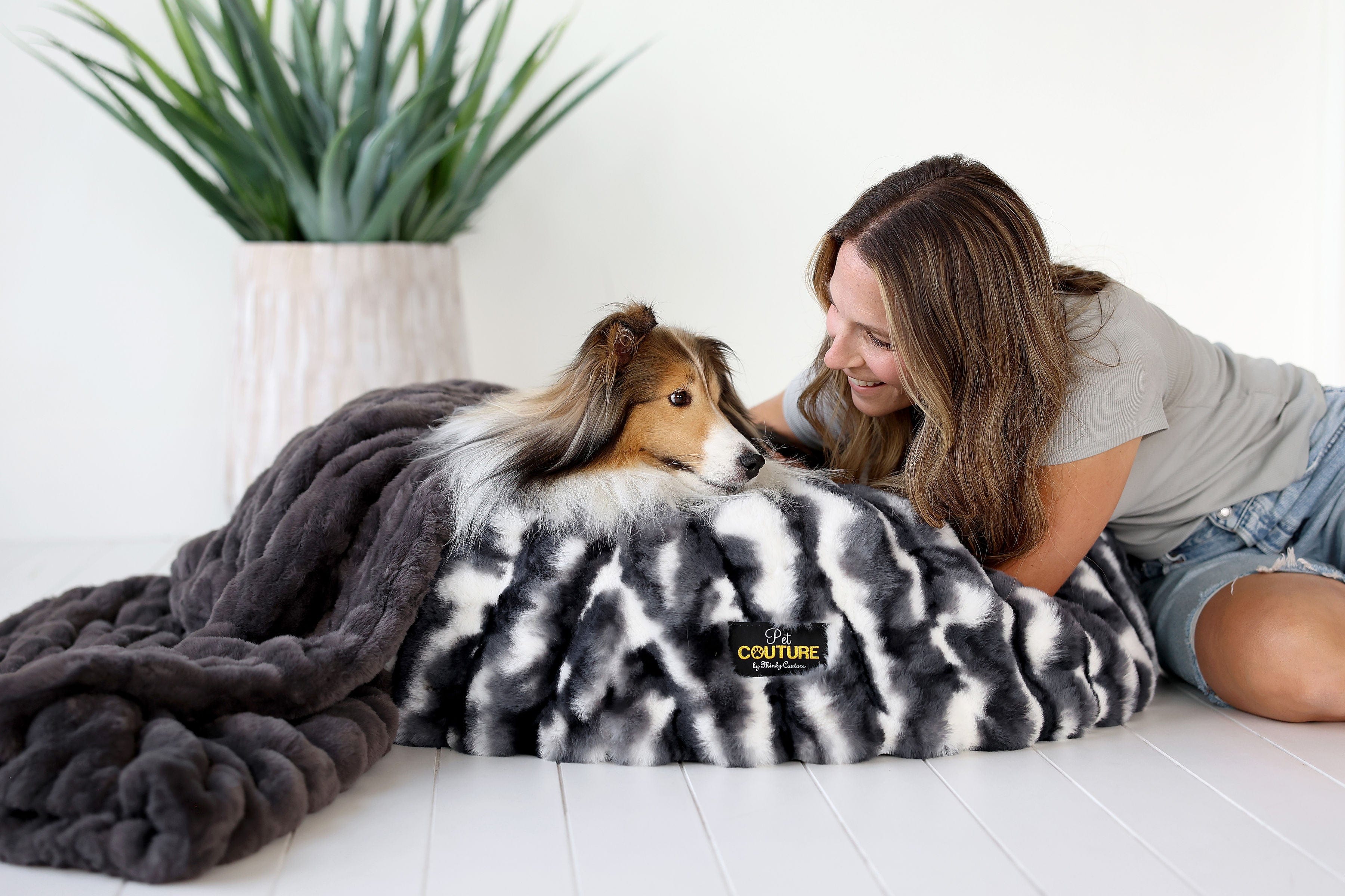 Cloudy Day Black Pet Bed