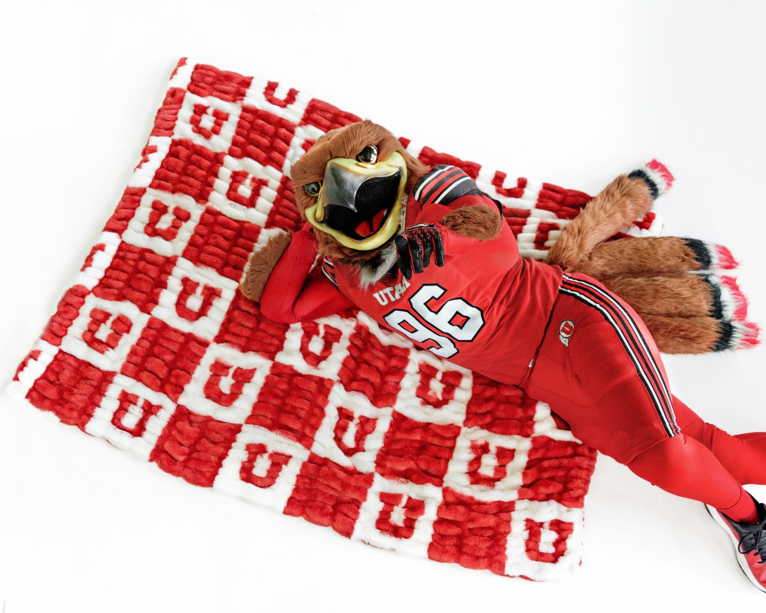 Hugs Utah Utes Blanket