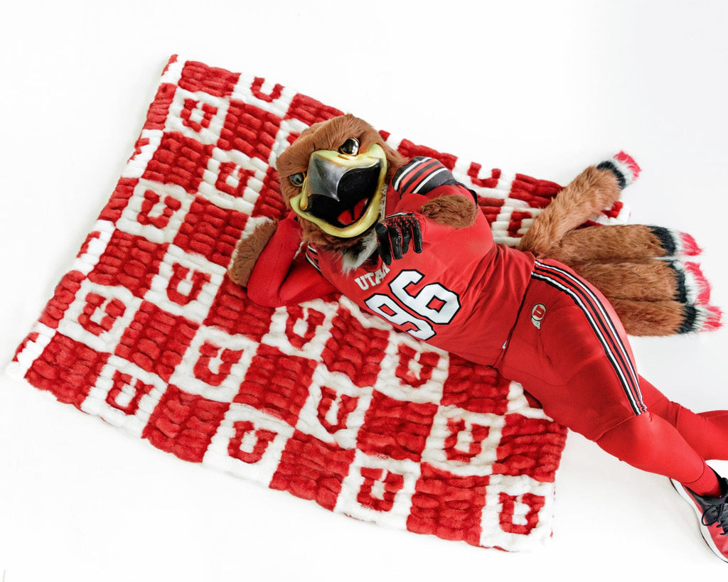 Hugs Utah Utes Blanket