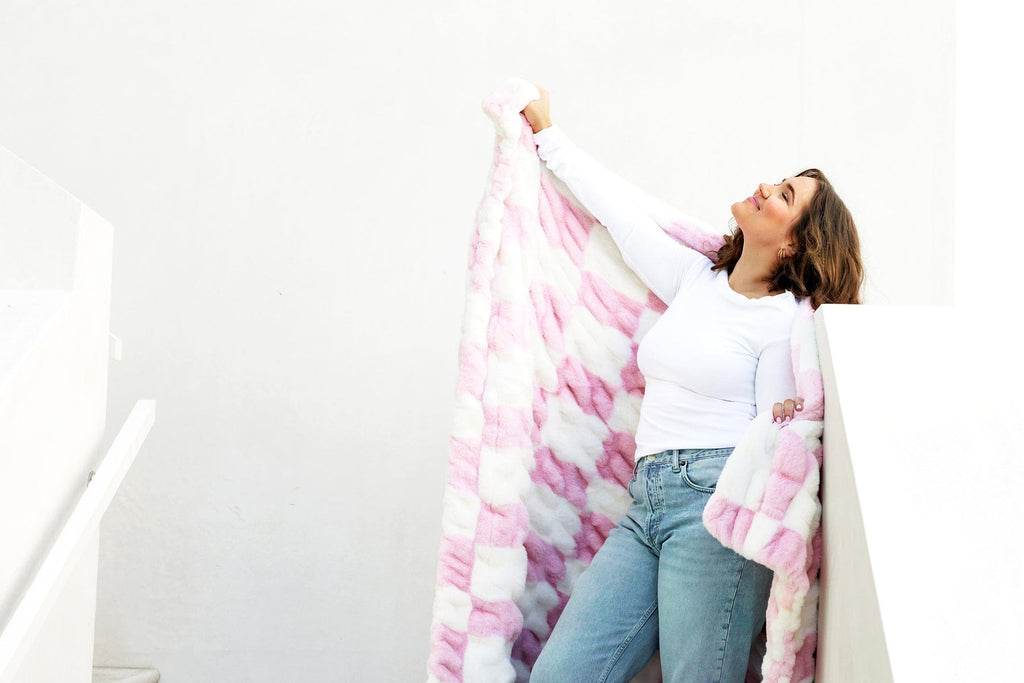 Hugs Check Southern Pink Blanket